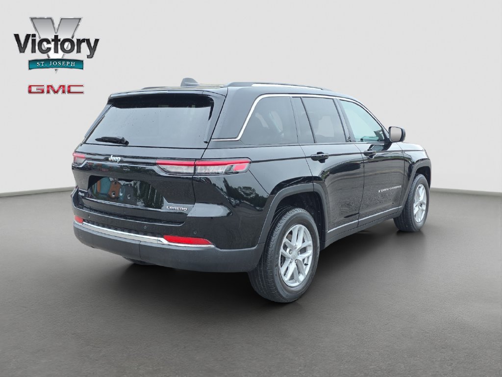 Used 2023 Jeep Grand Cherokee Laredo X AWD/4WD image 18