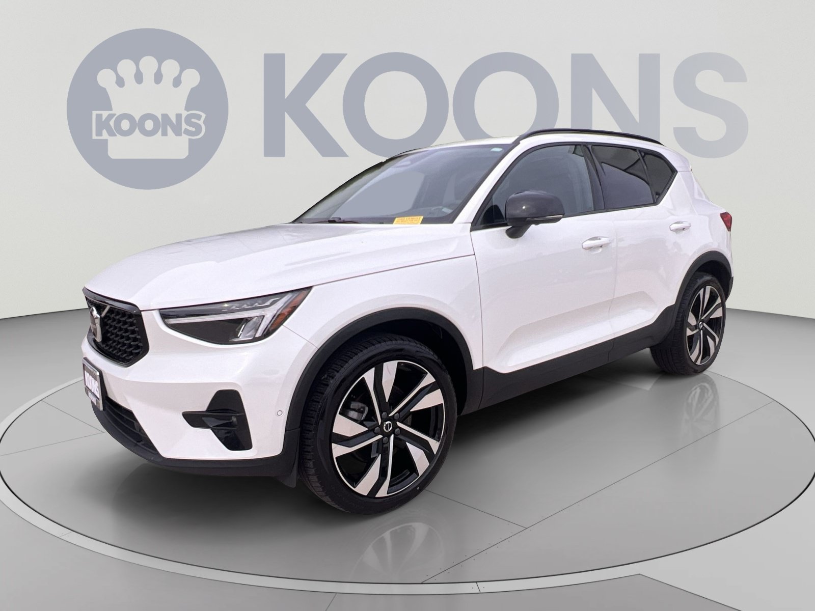 Used 2024 Volvo XC40 B5 Plus w/ Climate Package AWD/4WD image 1