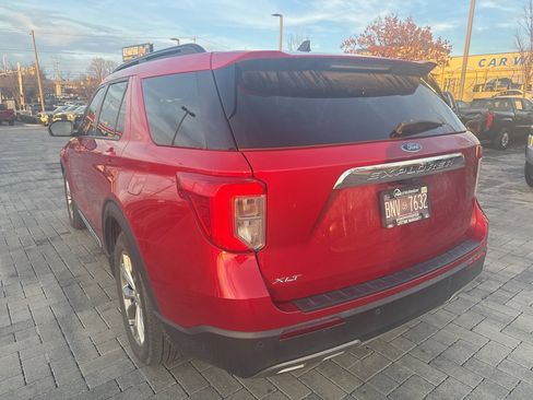 Used 2022 Ford Explorer XLT w/ Equipment Group 202A image 3