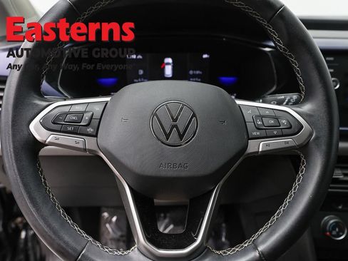 Used 2022 Volkswagen Taos SE AWD/4WD image 9