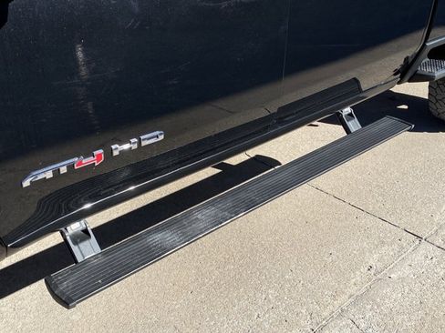 Used 2022 GMC Sierra 2500 AT4 image 17