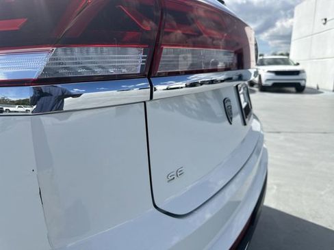 Used 2024 Volkswagen Atlas Cross Sport SE image 39