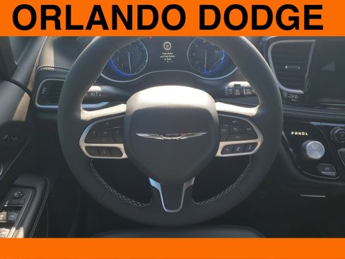 New 2026 Chrysler Pacifica Select image 17