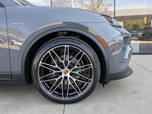 New 2026 Porsche Macan Electric RWD image 11
