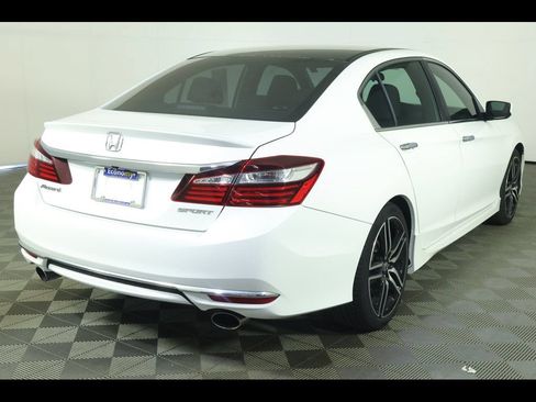 Used 2016 Honda Accord Sport image 13