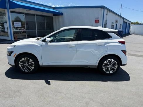 Used 2023 Hyundai Kona SEL FWD image 2