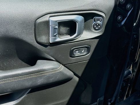 Used 2023 Jeep Wrangler Unlimited Sahara AWD/4WD image 19