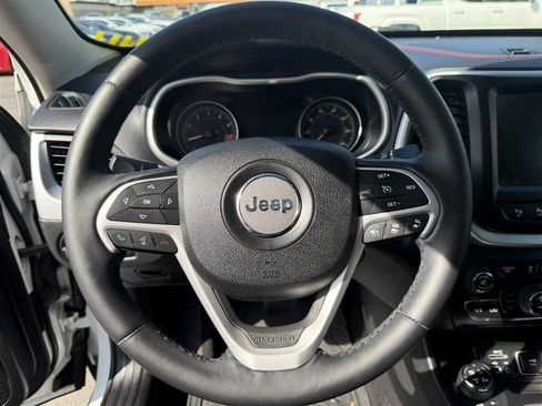 Used 2015 Jeep Cherokee Trailhawk w/ Comfort/Convenience Group AWD/4WD image 25