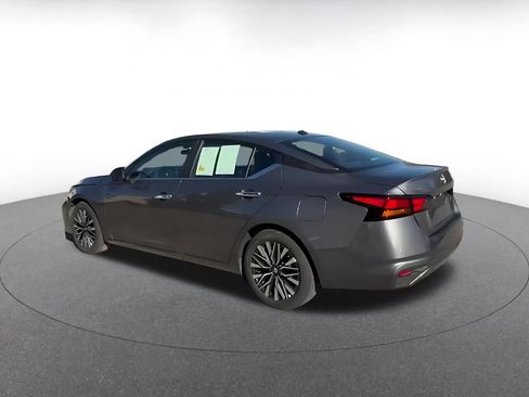 Used 2025 Nissan Altima 2.5 SV image 9