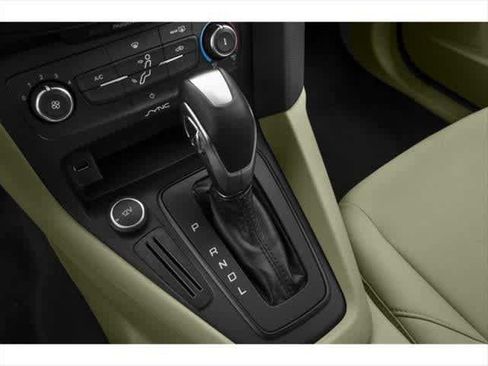 Used 2015 Ford Focus SE image 11