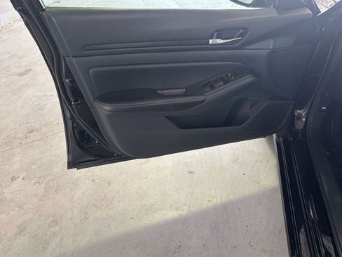 Used 2025 Nissan Altima 2.5 SV image 18