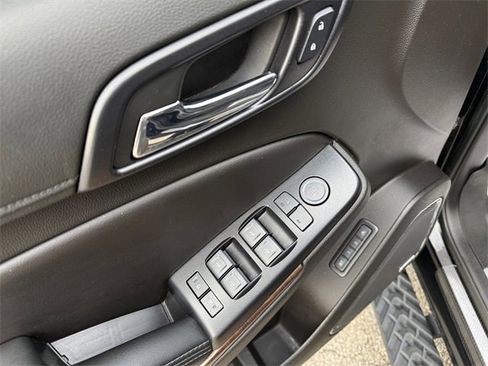 Used 2018 Chevrolet Tahoe LT image 11