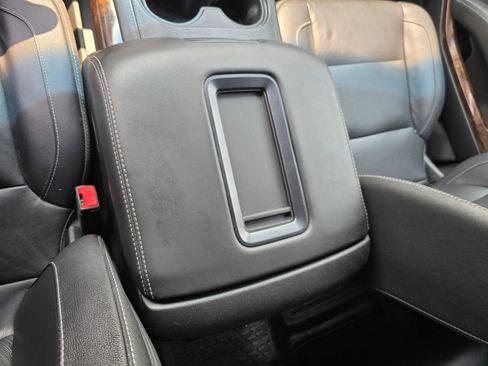 Used 2018 Chevrolet Suburban LT AWD/4WD image 26