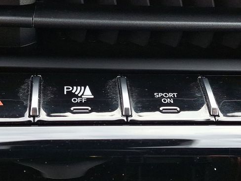 Used 2023 Jeep Grand Cherokee L Laredo image 27