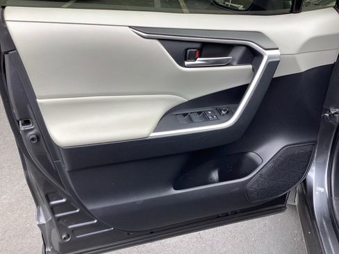 Used 2019 Toyota RAV4 XLE image 21