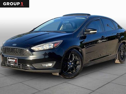 Used 2016 Ford Focus SE w/ Equipment Group 201A FWD image 1