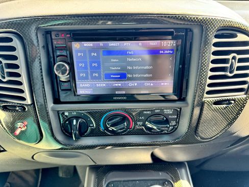 Used 2002 Ford Expedition XLT image 25