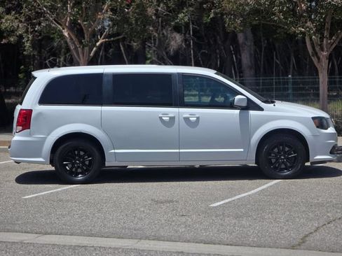 Used 2019 Dodge Grand Caravan GT FWD image 5