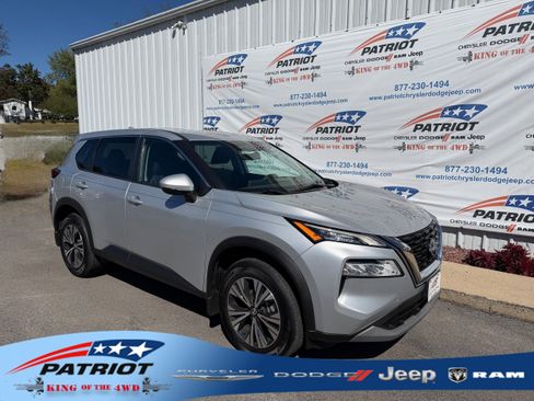 Used 2022 Nissan Rogue SV image 1