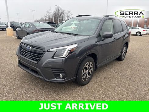 Used 2023 Subaru Forester Premium image 1