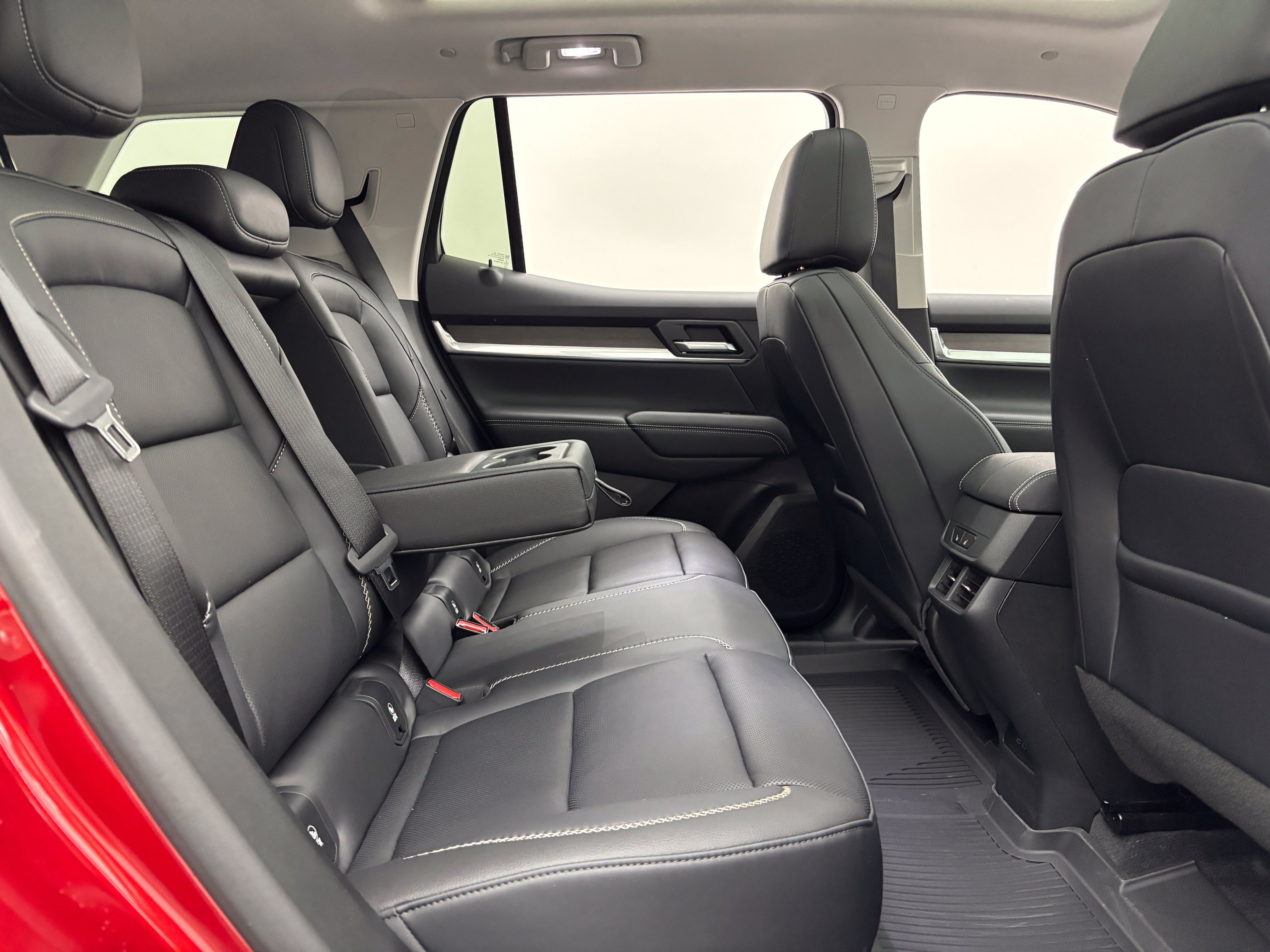 New 2027 GMC Terrain Denali w/ LPO, Floor Liner Package AWD/4WD image 39