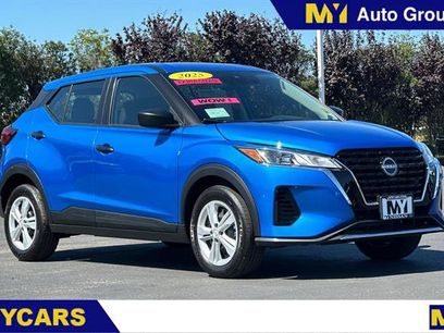 New 2025 Nissan Kicks Play S