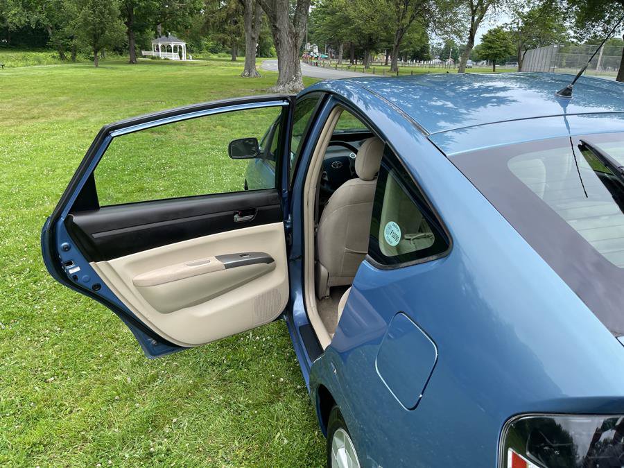 Used 2005 Toyota Prius w/ Pkg 3 FWD image 29