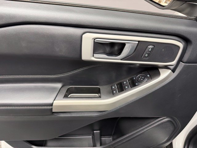 Used 2022 Ford Explorer XLT w/ Equipment Group 202A AWD/4WD image 15