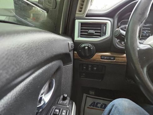 Used 2017 Nissan Titan SL w/ Chrome Package image 14