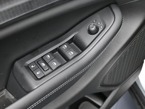 New 2025 Jeep Grand Cherokee 4WD image 17