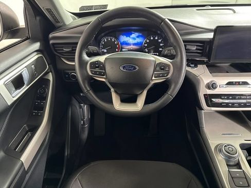 Used 2024 Ford Explorer XLT AWD/4WD image 25