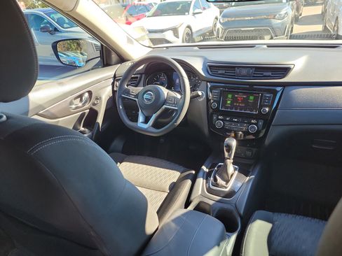 Used 2018 Nissan Rogue SV w/ Premium Package image 12