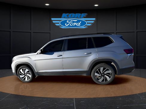 Used 2025 Volkswagen Atlas SE image 3