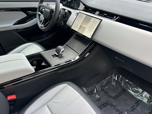 Used 2025 Land Rover Range Rover Evoque Dynamic SE image 17