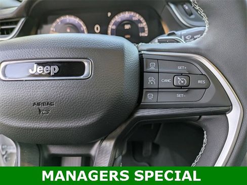 New 2025 Jeep Grand Cherokee Altitude image 16