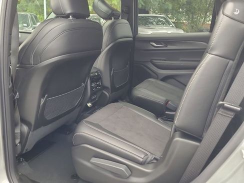 New 2025 Jeep Grand Cherokee L Altitude image 9