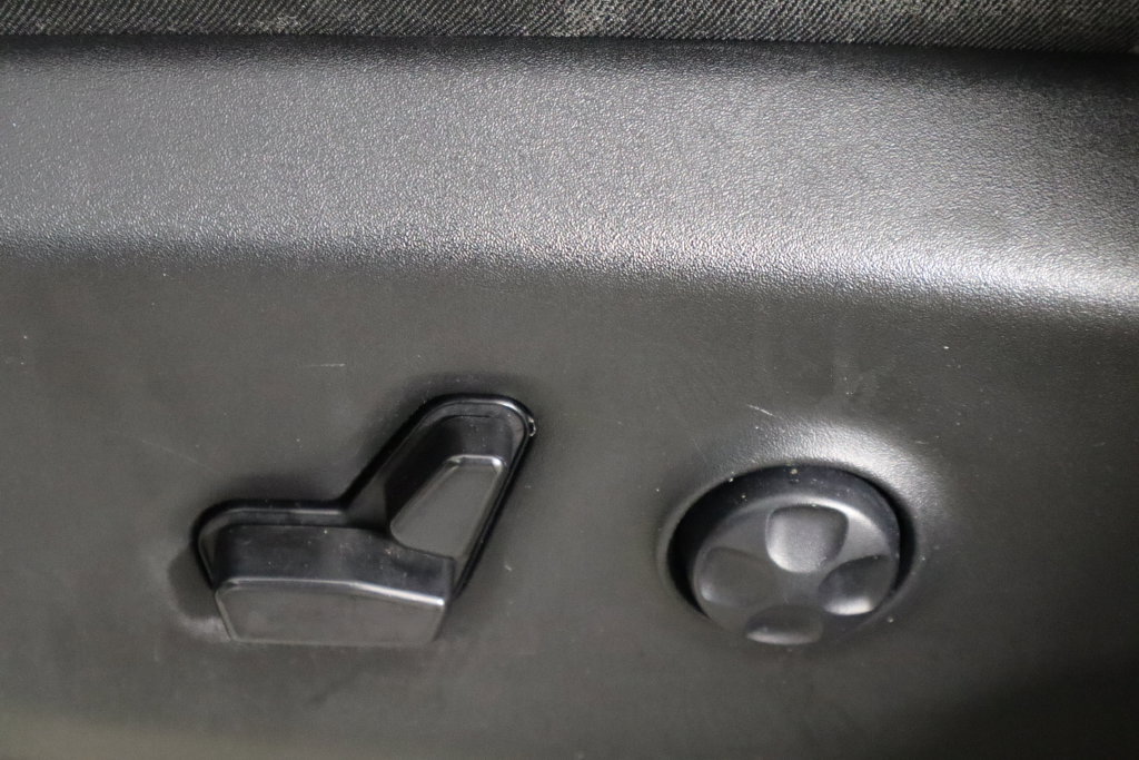 Used 2023 Chrysler Pacifica Touring-L FWD image 24