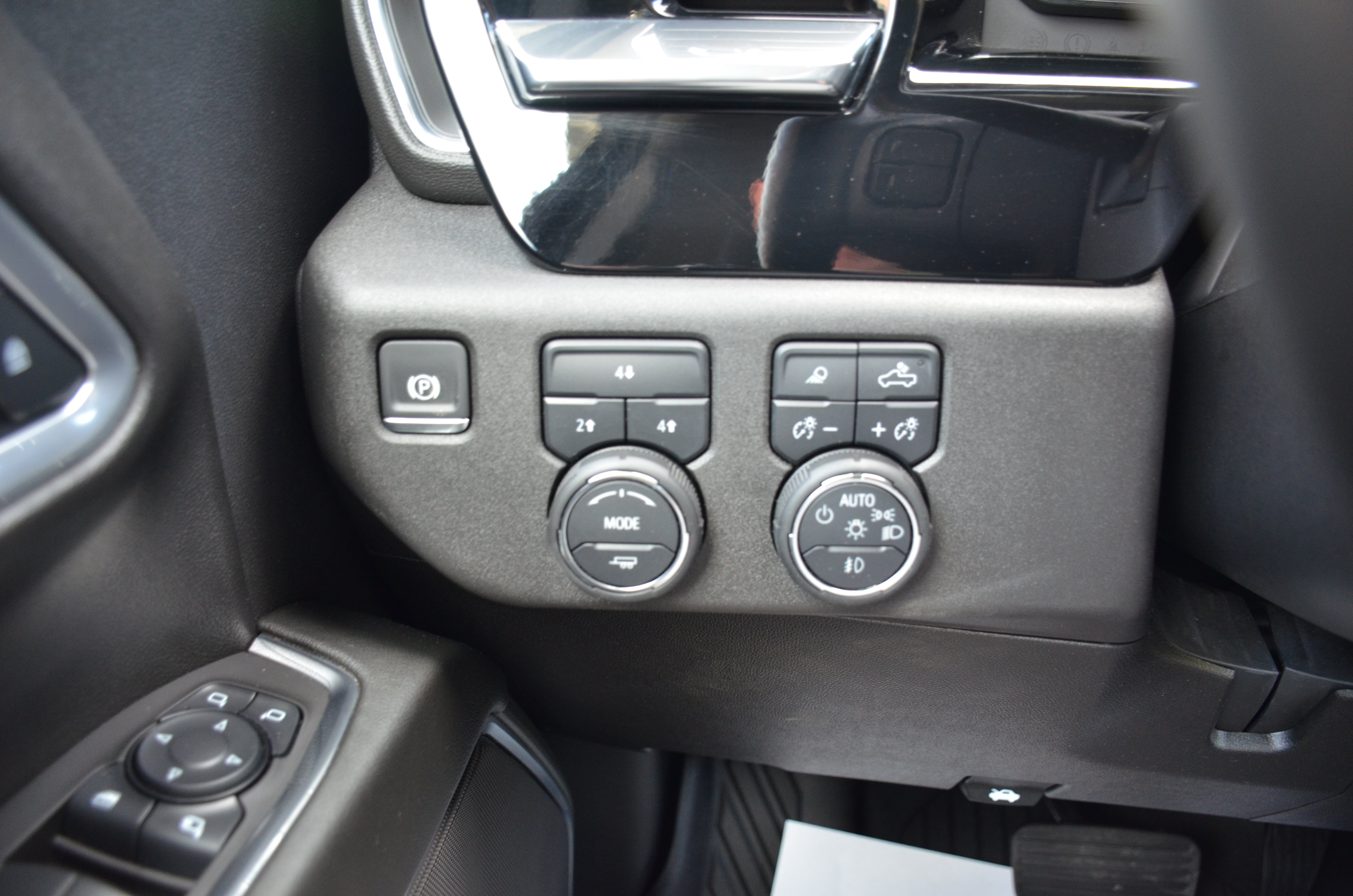 Used 2025 Chevrolet Silverado 2500 LT w/ Trail Boss Package AWD/4WD image 53