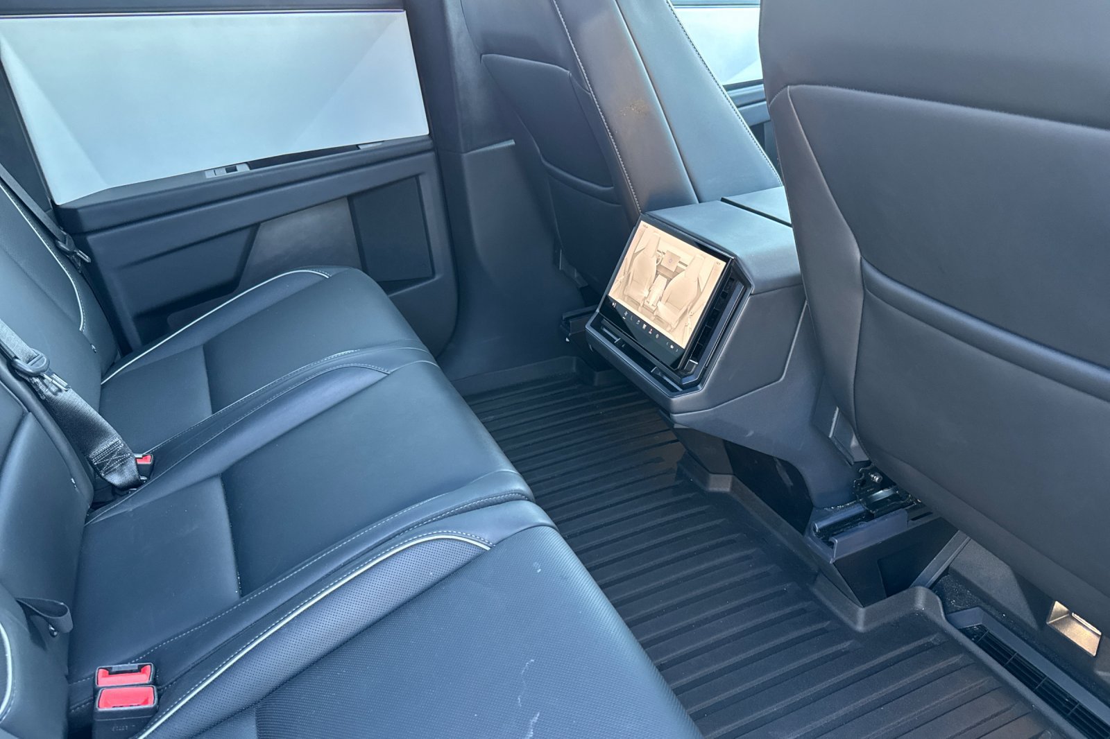 Used 2024 Tesla Cybertruck AWD Crew Cab image 14