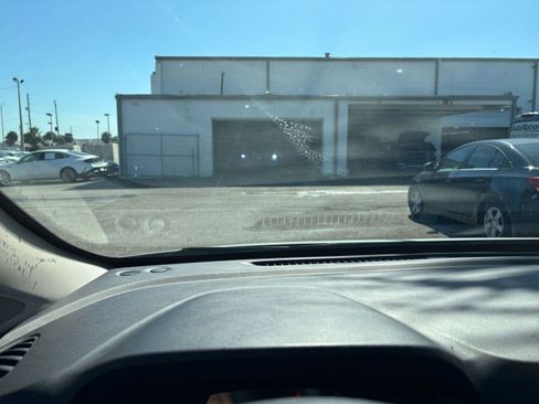 Used 2025 Nissan Versa SV image 34