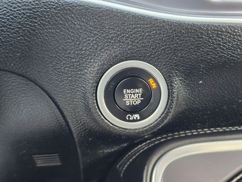 Used 2020 Dodge Challenger SXT RWD image 34