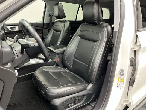 Used 2022 Ford Explorer XLT w/ Equipment Group 202A image 11