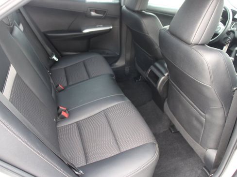 Used 2014 Toyota Camry SE image 17