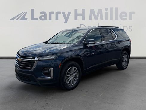 Used 2022 Chevrolet Traverse LT image 1