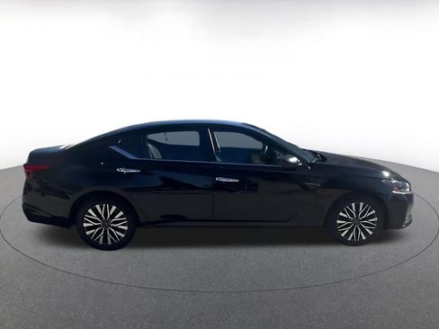 Used 2025 Nissan Altima 2.5 SV image 16