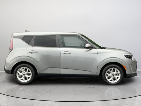 Used 2024 Kia Soul LX w/ Option Group 015 FWD image 6