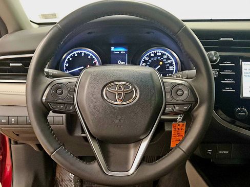 Used 2018 Toyota Camry SE image 10