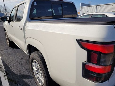 Certified 2022 Nissan Frontier SV image 6