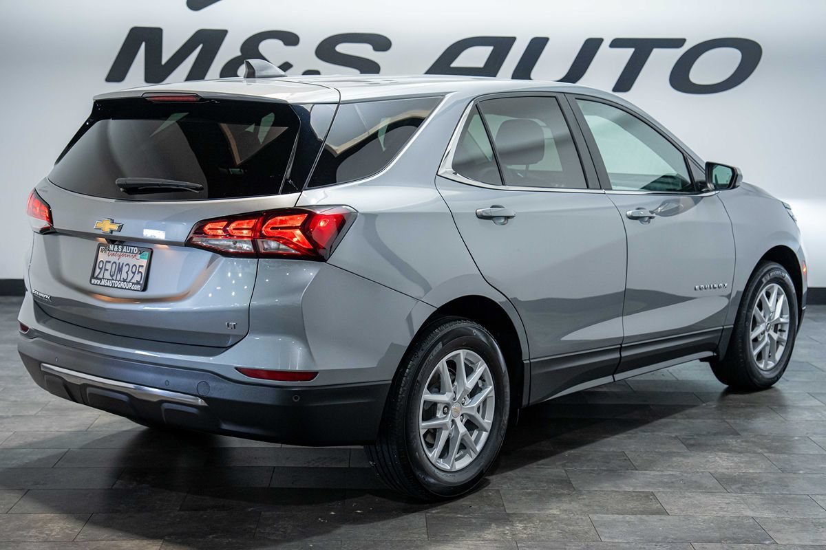 Used 2023 Chevrolet Equinox LT w/ Driver Convenience Package FWD image 4