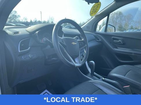 Used 2022 Chevrolet Trax LT w/ LT Convenience Package image 11